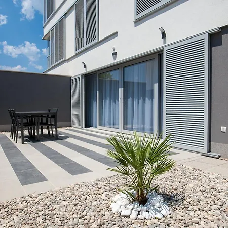 شقة Dva Galeba بول